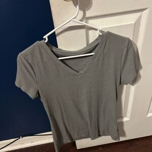 No Boundaries Gray V-Neck Short Sleeve Top